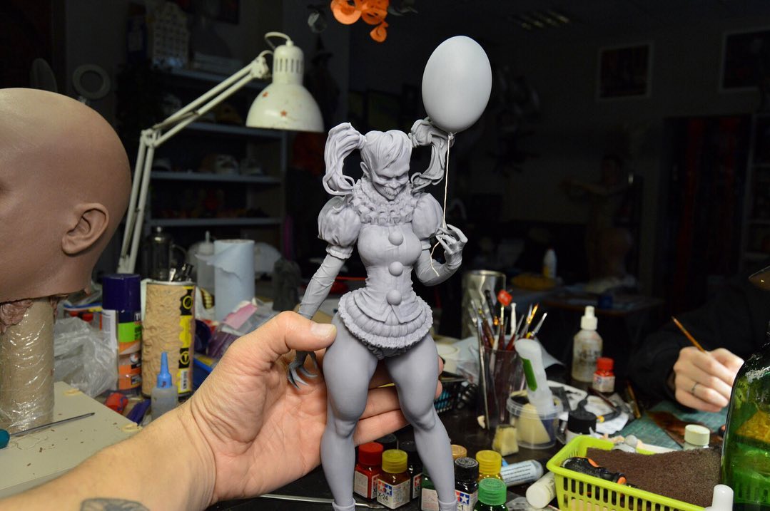 Female Pennywise Figurine 02