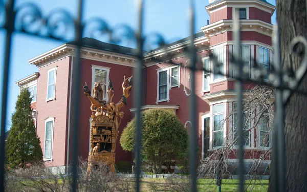 Stephenking Maison Stephenkingshouse Gate 04