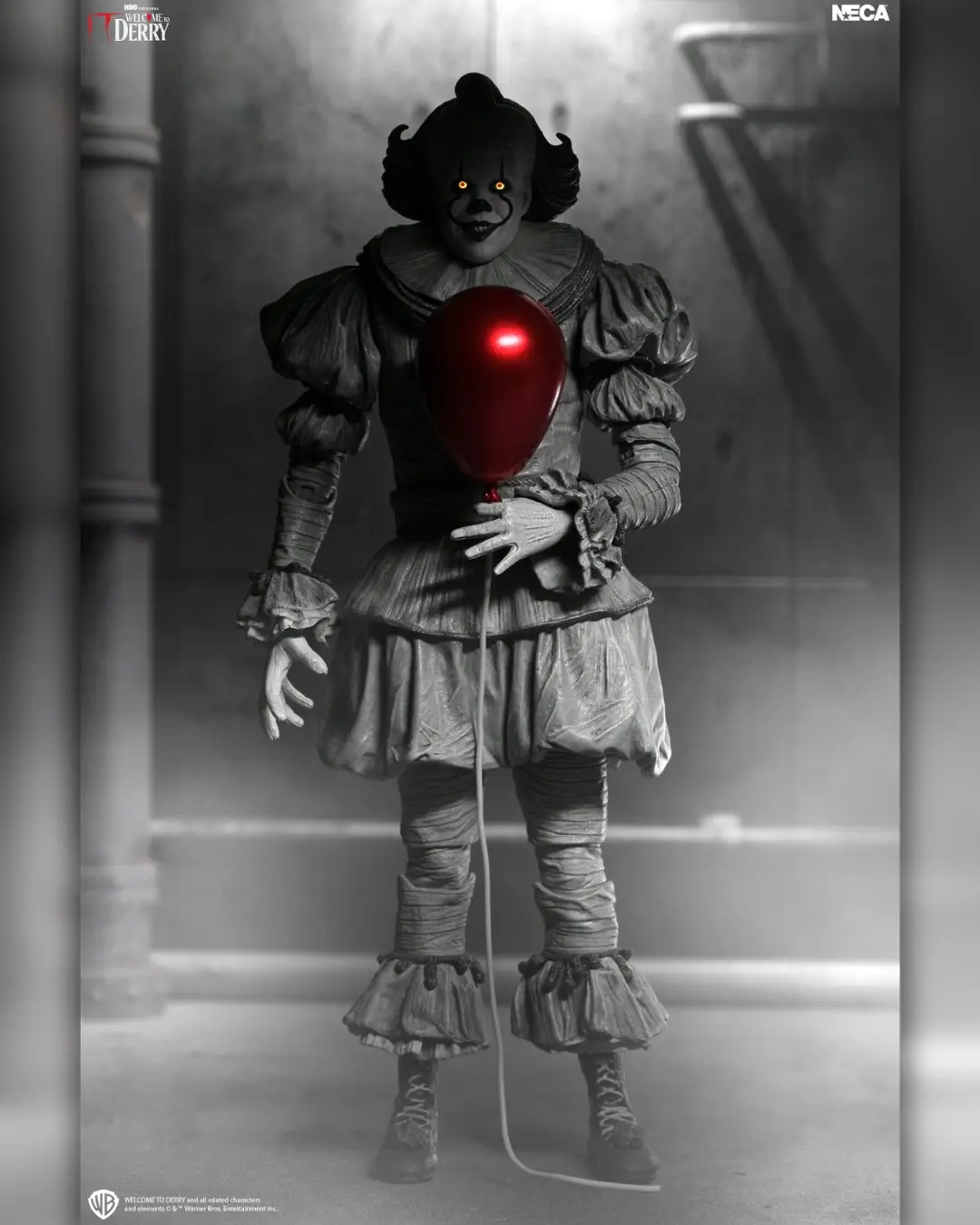 Neca Pennywise Derry 01