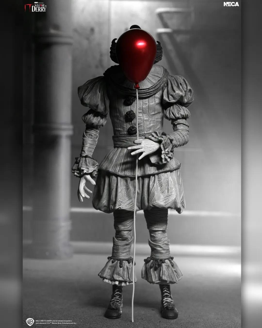 Neca Pennywise Derry 02