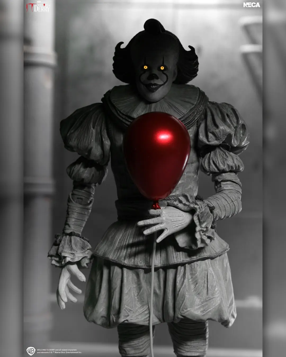 Neca Pennywise Derry 03