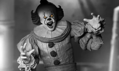 Neca Pennywise Derry Cover2